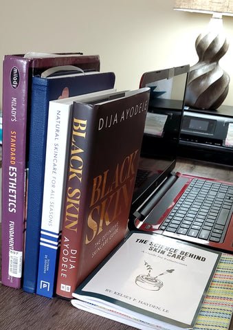 Books_on_Skincare_c2b910d4-f5e8-41c7-9d5c-f72483121bf4_480x480